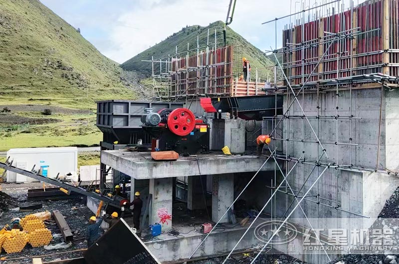 57破碎機安裝作業(yè)現場實拍 57破碎機安裝作業(yè)現場實拍