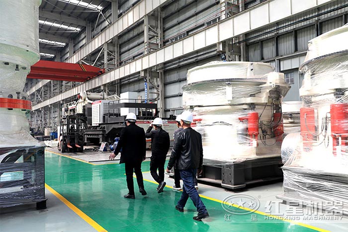 客戶參觀紅星圓錐破廠區(qū) 客戶參觀紅星圓錐破廠區(qū)