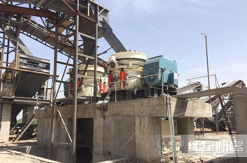 大型砂石料生產(chǎn)線使用圓錐破碎機(jī)現(xiàn)場 大型砂石料生產(chǎn)線使用圓錐破碎機(jī)現(xiàn)場