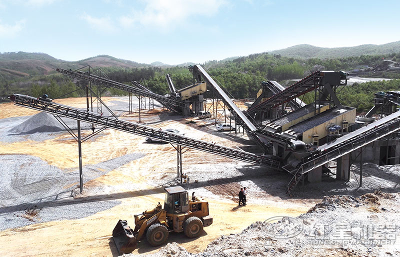 碎石機(jī)器生產(chǎn)12、13石子現(xiàn)場(chǎng)